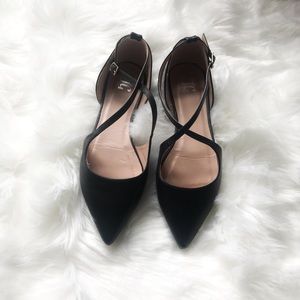 Pointed-toe flats